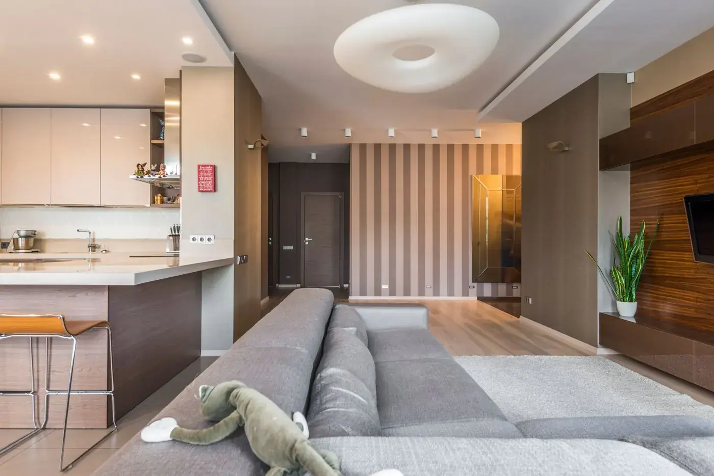 Living room at The Ridgeback — gablestow shoot